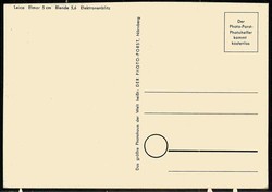 Werbekarte der Firma Leica mit Aufnahme von Auszubildenden in einem ...