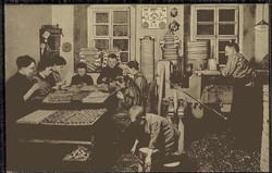 Fotokarte 'Erzgebirgische Industrie', hier 'Die Tierreifendreher bei ...