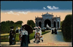 Hannover - Herrenhäuser Garten am Kurfürstin-Sophie-Denkmal, ...