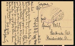 Niederländische Karte mit Abbildung einer Frau in Trachten beim ...