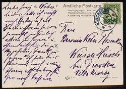 München, amtl. Postkarte mit weißer Frau vor Afrikanern, ...