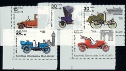 4220: Madagascar - Sheet margins / corners