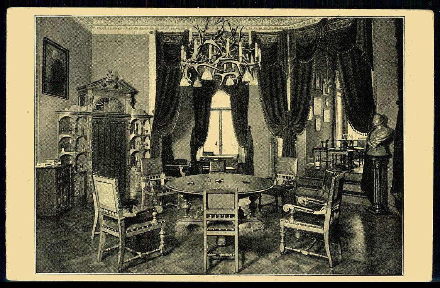 Sektkellerei in Freyburg, hier Empfangszimmer, um 1916, u. a. mit ...