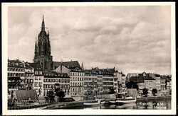 Frankfurt am Main: Blick auf die Altstadt mit Dom und Mainkai, wohl ...
