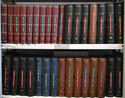 Bund-Eckrandstücke: umfangr. Bestand in 23 Leuchtturm-Ringbindern. ...