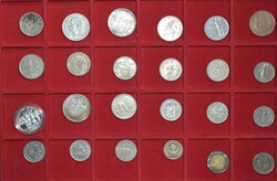 Aus aller Welt: Zusammenstellung meist moderner Kursmünzen aus aller ...