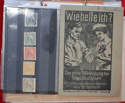 WHW: Partie div. WHW-Abzeichen in einer alten Pralinenschachtel aus ...