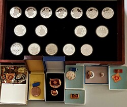 BRD. Sammlung von 15 Feinsilbermedaillen zum Thema "Deutschland einig ...