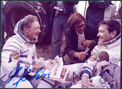 Autograph. Sigmund Jähn auf Ak. sowie auf FotoAutomatically ...