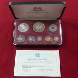 KMS 1975, 8 Münzen in Originalbox mit Zertifikat  Automatically ...