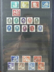 Augenscheinlich komplette Sammlung in 4 Steckbüchern  Automatically ...