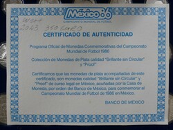 Komplette Serie der Münzen zu 25 bis 100 Pesos zur ...