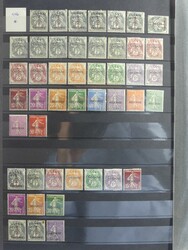 Gut bestückte Sammlung franz. und span. Andorra im Steckbuch, der ...