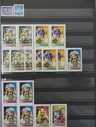 Umfangreicher, meist gestempelter Bestand alt neu in 5 Steckbüchern  ...