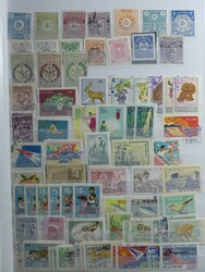 ÜBERSEE - KOREA - Zwei Steckbücher mit einer großen Markenfülle ...