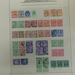 Alte Loseblattsammlung mit Dutzenden von Ländern rund um den Globus, ...