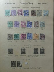 Schönes illustriertes Briefmarken-Vordruckalbum von ca. 1900. Darin ...