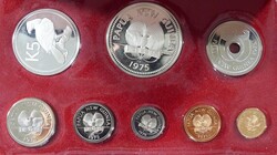 KMS 1975, 8 Münzen in Original Box mit Zertifikat.