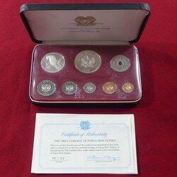 KMS 1975, 8 Münzen in Original Box mit Zertifikat.