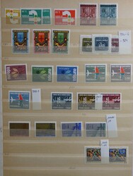 Hübscher moderner Bestand in zwei Steckbüchern mit vielen ...