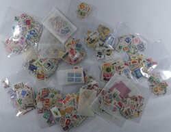 Tütenposten mit sehr viel Material aus China und mehr in einer Kiste ...