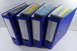 4-bändige Sammlung bis 1999 mit ca. 1200 Marken und 800 Belegen, ...