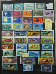 Saubere Sammlung der 60er Jahre im Steckbuch.  Automatically ...