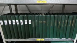 Riesensammlung von Marken und Belegen in nicht weniger als 64 Alben. ...