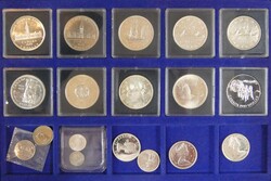 Kleine Sammlung von 18 Münzen aus 1886-1992 im Münzschuber. ...