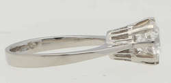Solitär-Ring Eleganter Solitär-Ring in Weissgold 18K mit einem ...