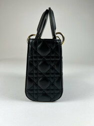 Dior Lady Bag MiniIkonische Tasche in luxuriösem schwarz. Sie wurde ...