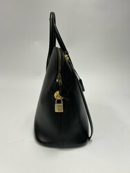 Hermès BolideIkonische Hermès Bolide aus glattem schwarzen Leder, ...