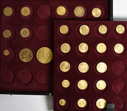 100.80.10: Pièces de machines à sous - pièces de monnaie - or de partout dans le monde