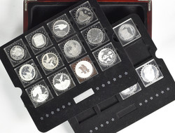 100.80.10: Pièces de machines à sous - pièces de monnaie - or de partout dans le monde