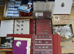 8360: Lots and Collections Coins - World wide