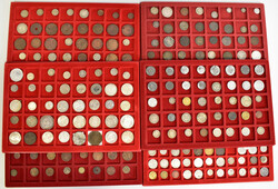 8360: Lots and Collections Coins - World wide - General supplies