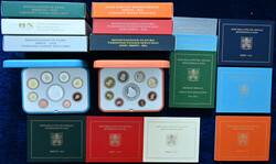 40.200.330: Europe - Italy - Papal-States: Euro - Coins