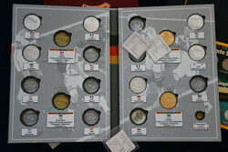 Münzen aus aller Welt. Überwiegend moderne Münzen, aber auch ...