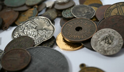 Konvolut von circa 130 Münzen aus aller Welt; 19./20. Jhd. , dabei ...