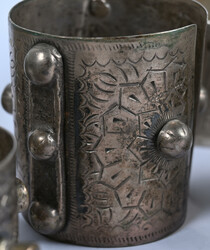 Primitivgeld - 6 Beduiner Armreife / Armspangen sowie 2 Ohringe aus ...