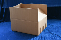 Karton voller neuen und benutzten Münzkapseln diverse Größen, ...