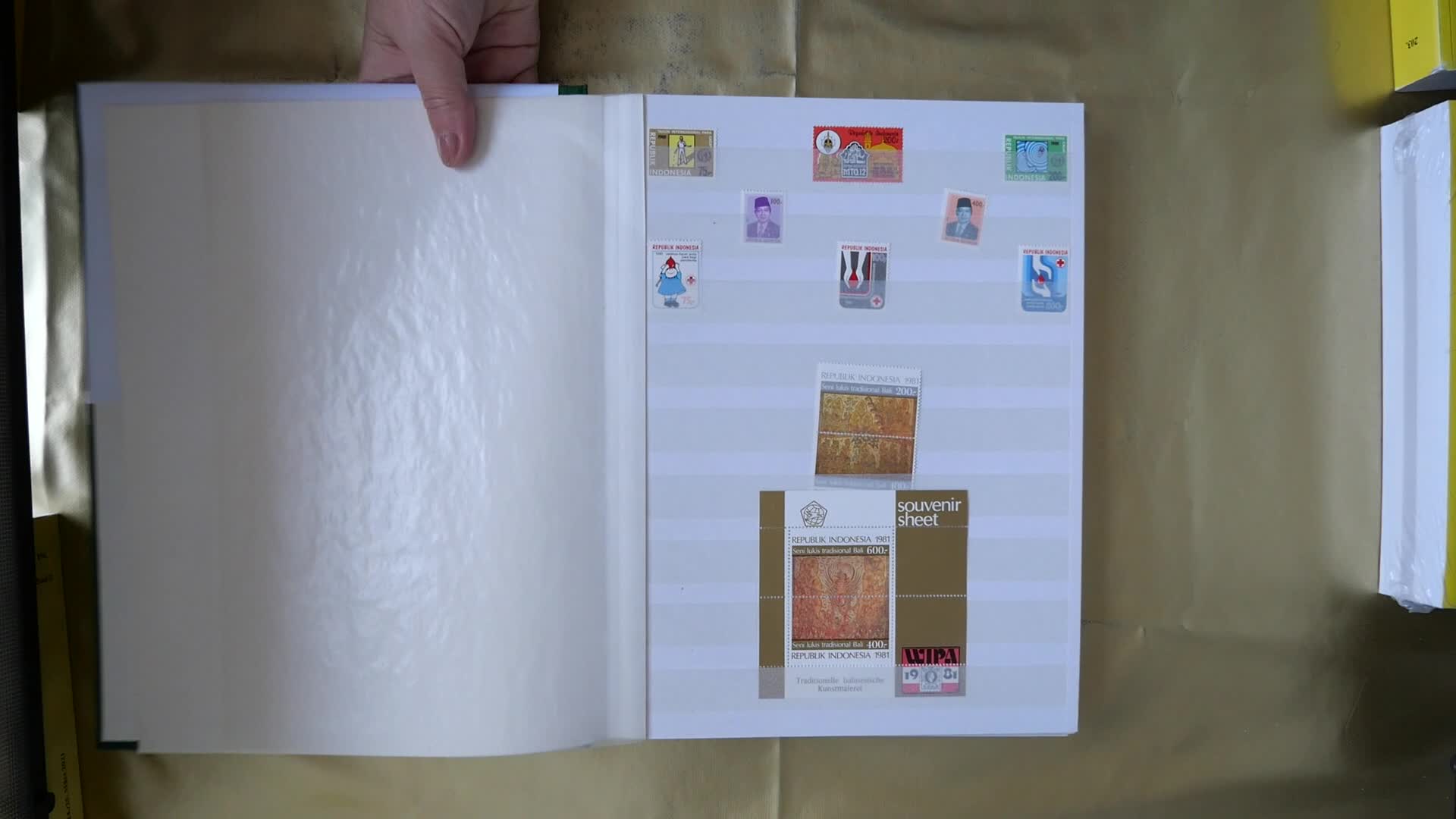 1981/1990, umfangreiche ** Slg. mit den Satz- u. Blockausgaben im gr. ...