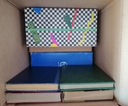 EUROPA e MONDIALI - Due scatoloni cm.33 x 36 x 39 con francobolli in ...