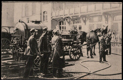 Pferdefeuerwehrfahrzeug mit Feuerwehrleuten Berlin 1912  I-II