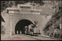 Langen a. Arlberg, Tunnel-Einfahrt mit Eisenbahn um 1910 I-II
