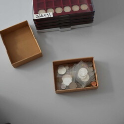 BRD 5 UND 10 DM GEDENKMÜNZEN, dabei auf insgesamt fünf Tableaus BRD ...