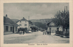 ca. 1915, "Glovelier - Gare et Buffet", s/w Lichtdruckkarte, belebte ...