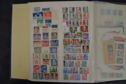 DDR, 1949/90, Sammlung in 2 Steckbüchern, gemischt gesammelt, n.A. ...