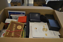 Karton (24 kg) mit Auflösungsposten "Alle Welt", dabei Münzen und ...