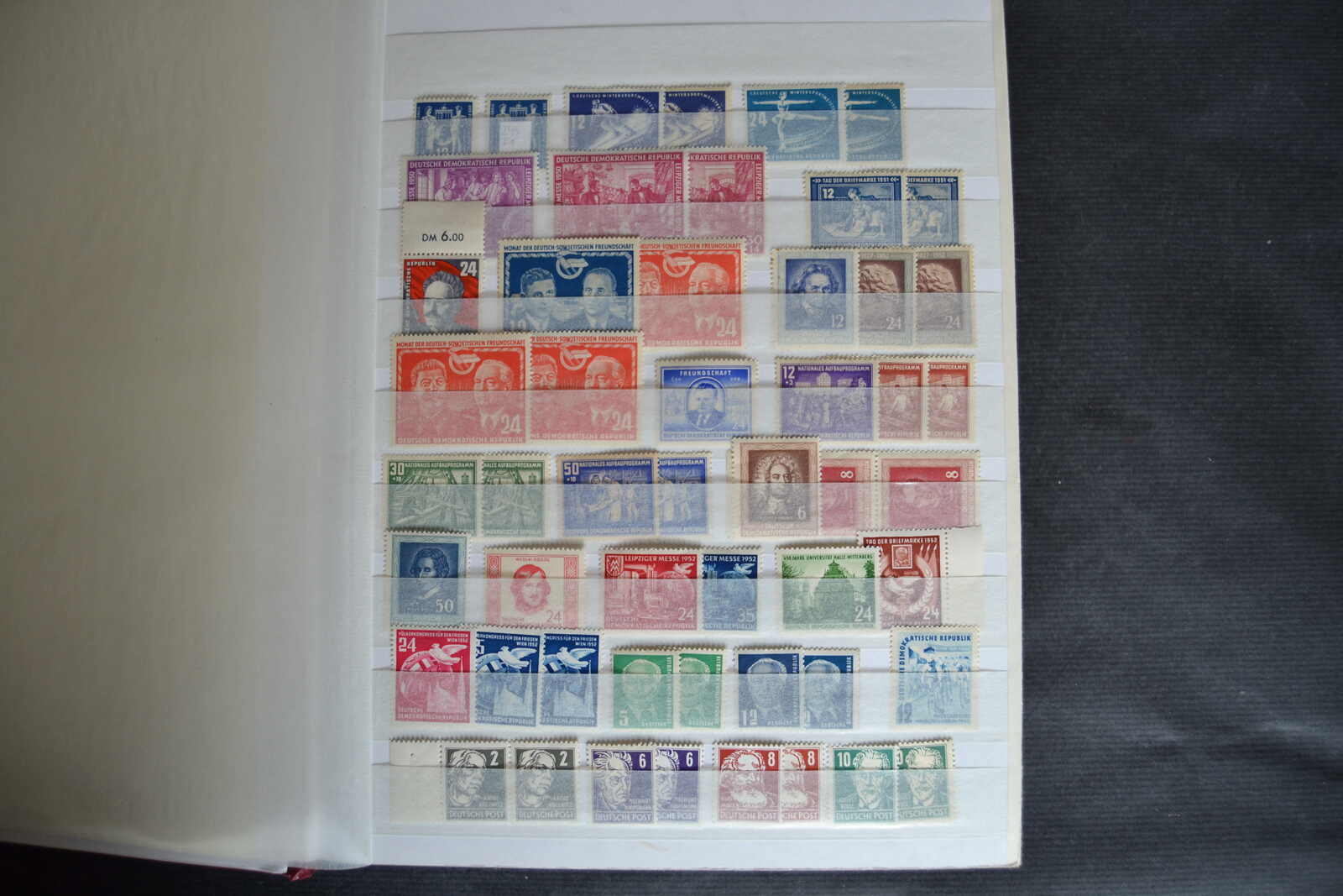 DDR, 1949/90, Sammlung/Bestand postfrisch in 3 dicken E.-Büchern ...